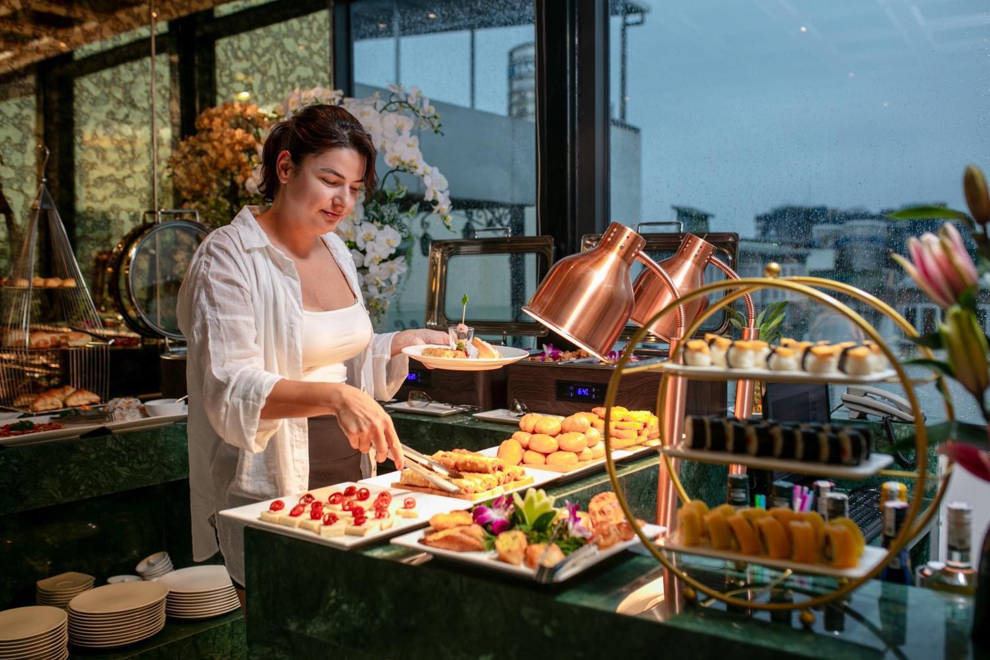 Le Premier Hotel & Rooftop Bar Hanoi Exterior photo