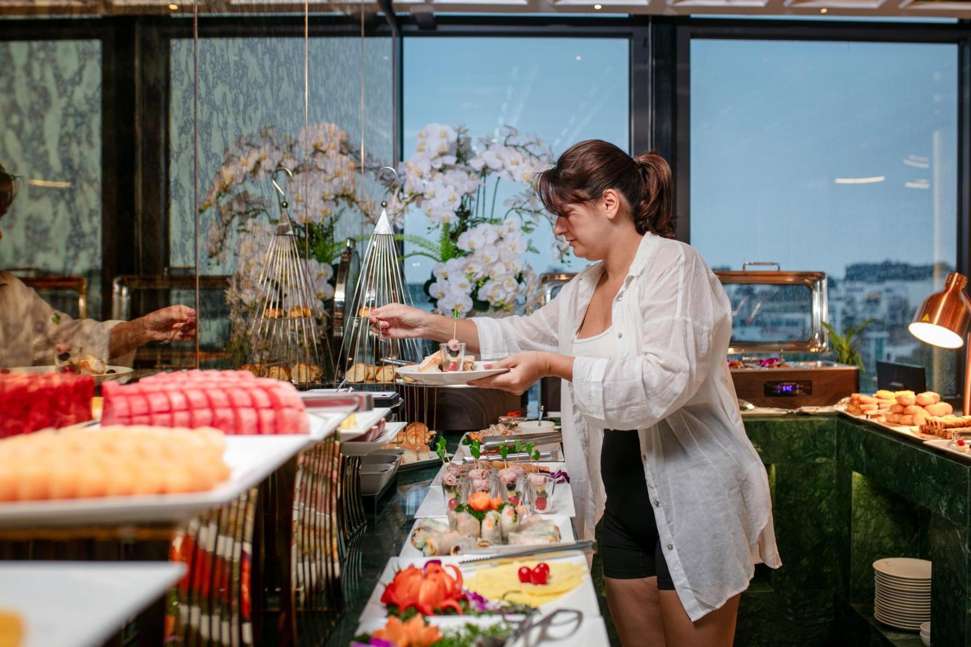 Le Premier Hotel & Rooftop Bar Hanoi Exterior photo