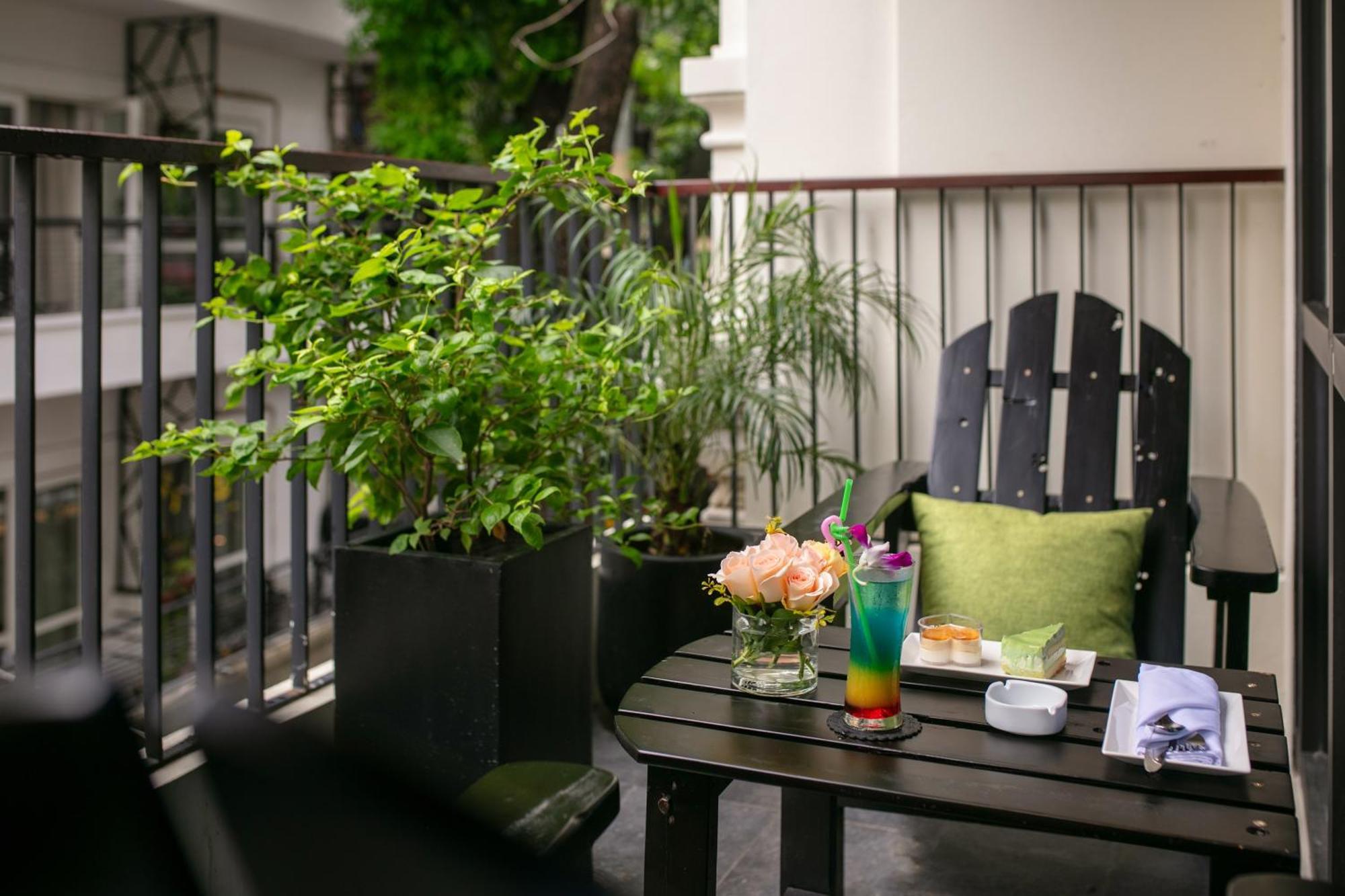 Le Premier Hotel & Rooftop Bar Hanoi Exterior photo