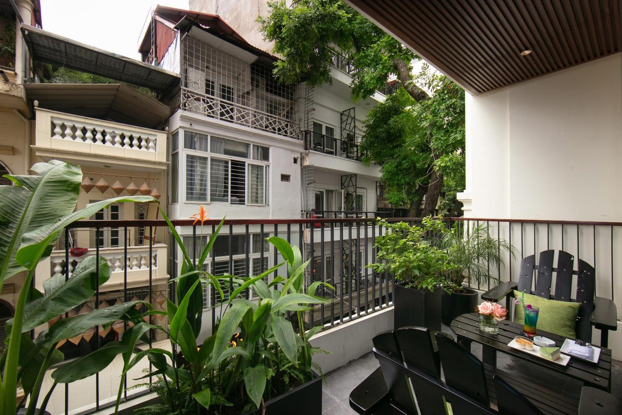 Le Premier Hotel & Rooftop Bar Hanoi Exterior photo