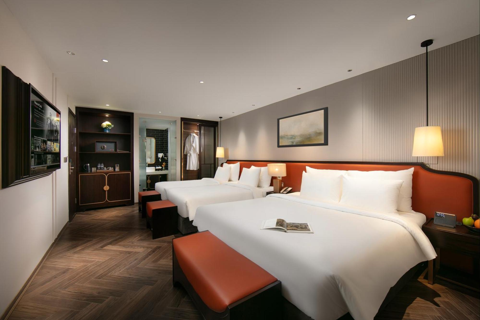 Le Premier Hotel & Rooftop Bar Hanoi Exterior photo