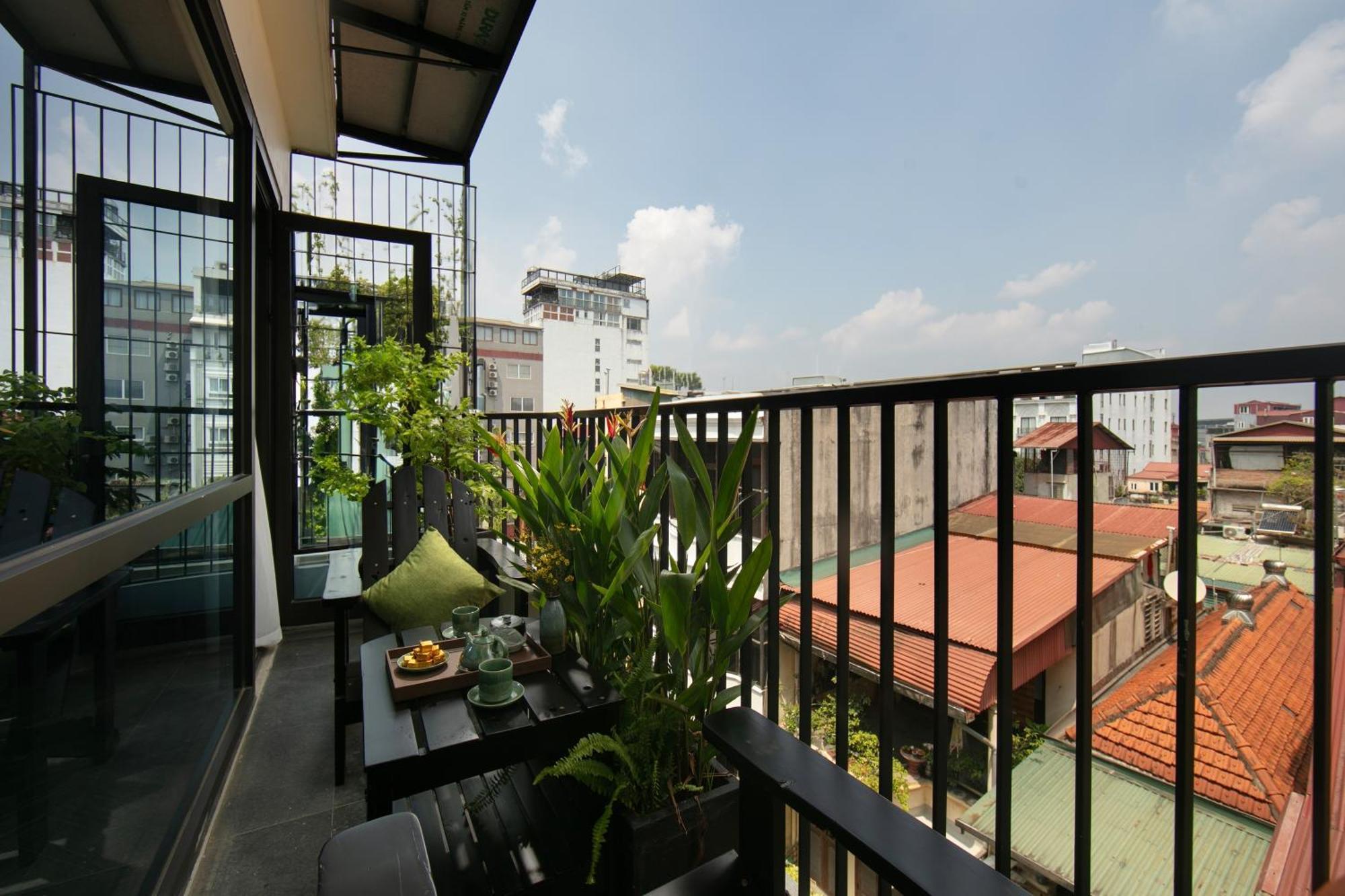 Le Premier Hotel & Rooftop Bar Hanoi Exterior photo
