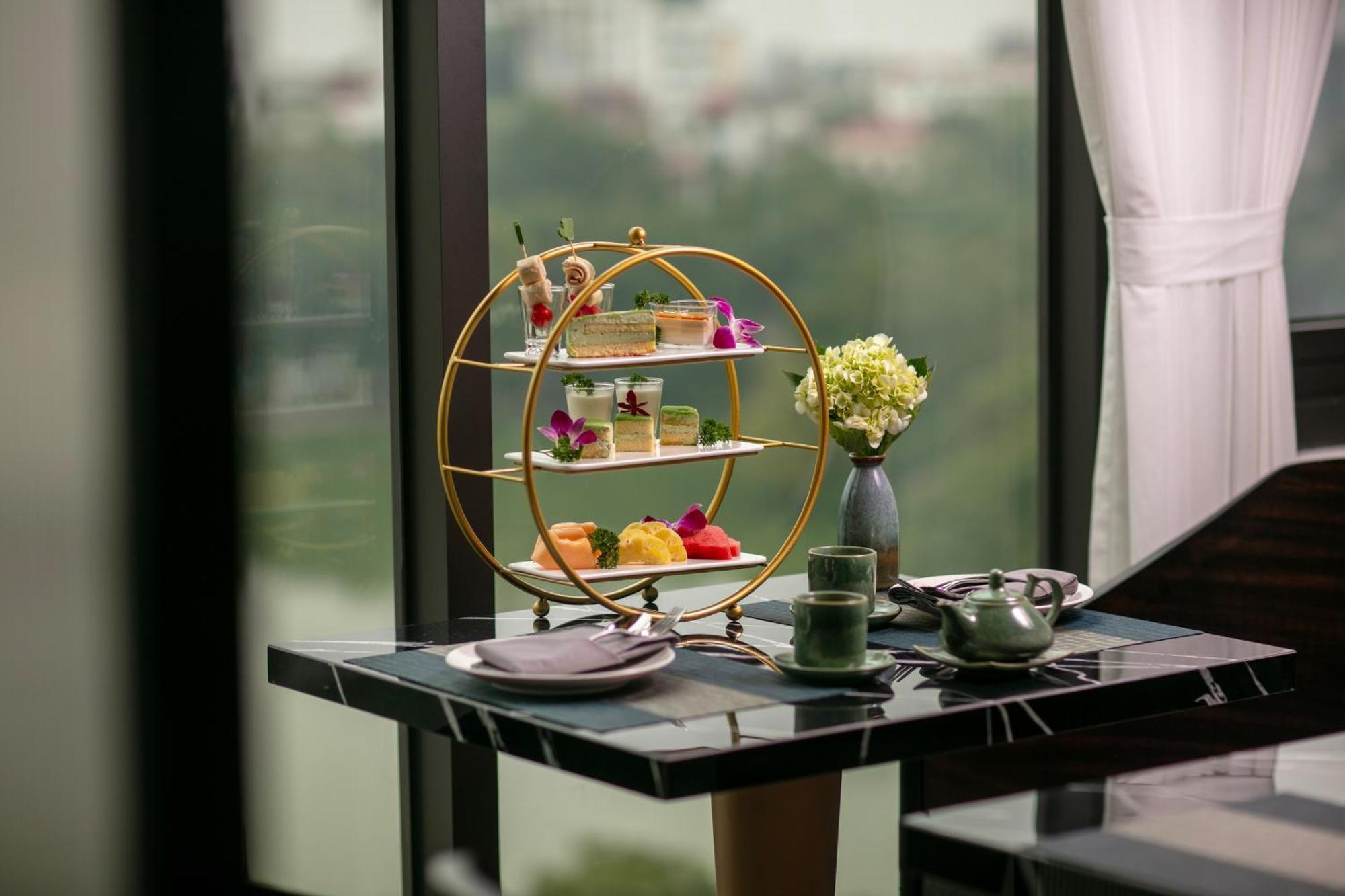Le Premier Hotel & Rooftop Bar Hanoi Exterior photo