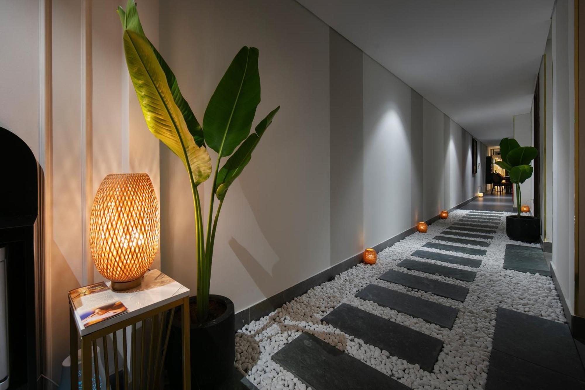 Le Premier Hotel & Rooftop Bar Hanoi Exterior photo