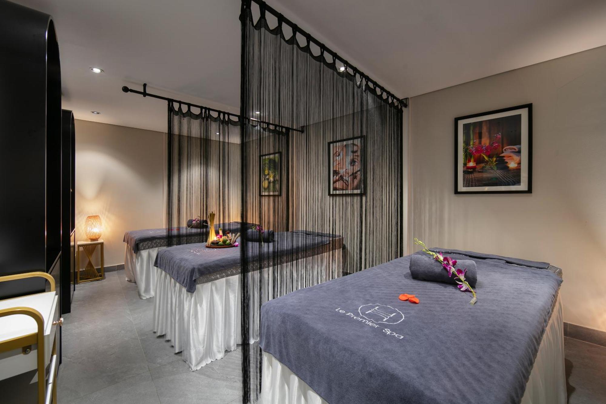 Le Premier Hotel & Rooftop Bar Hanoi Exterior photo