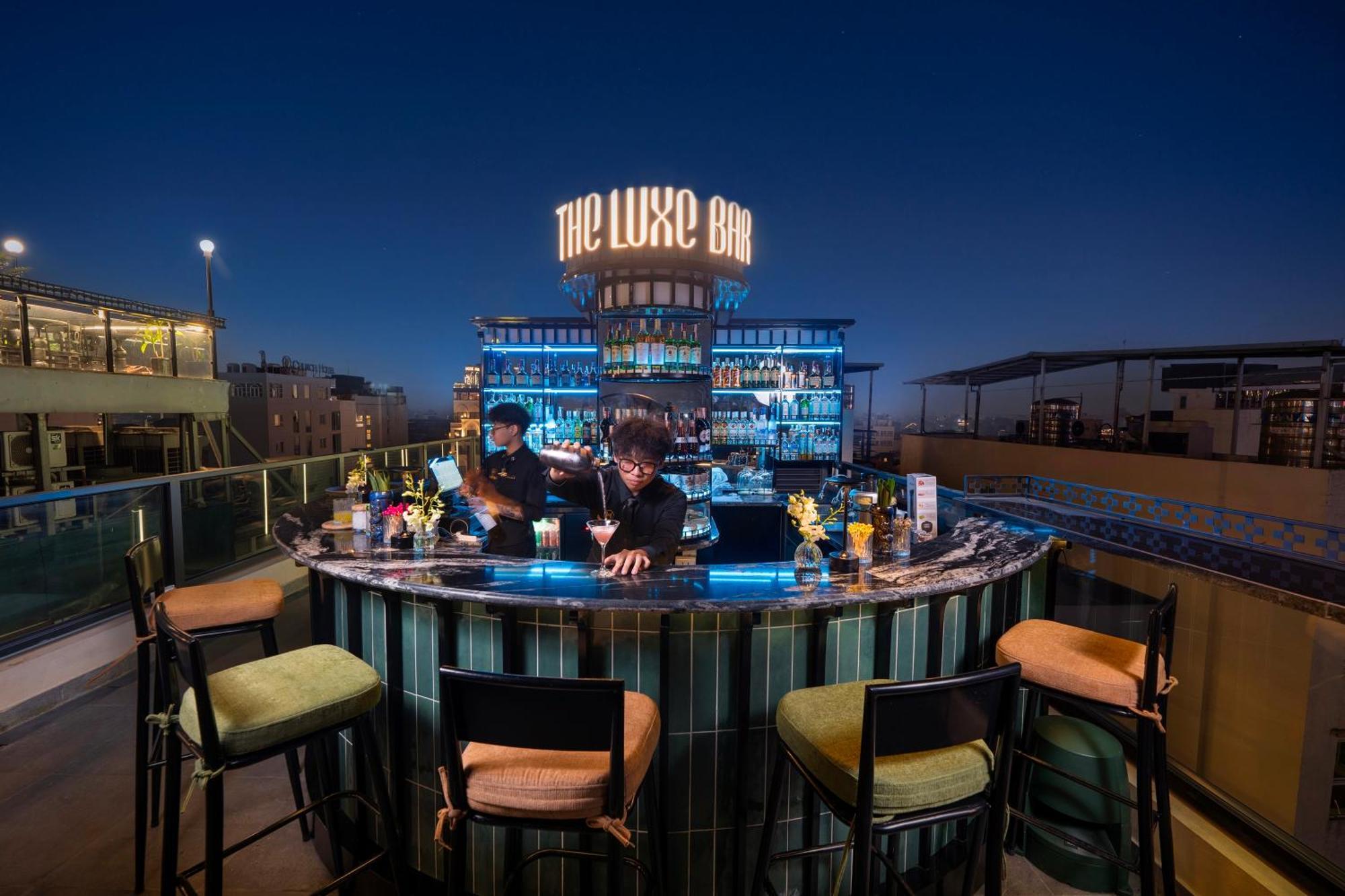 Le Premier Hotel & Rooftop Bar Hanoi Exterior photo