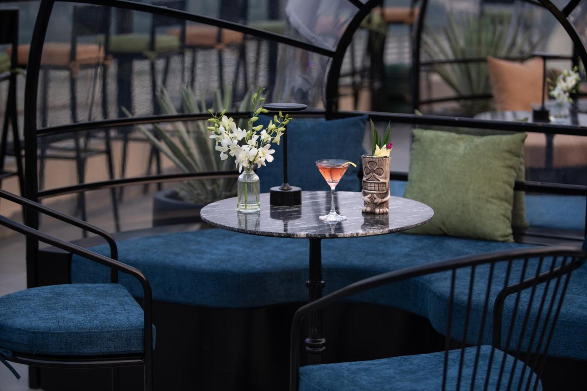 Le Premier Hotel & Rooftop Bar Hanoi Exterior photo