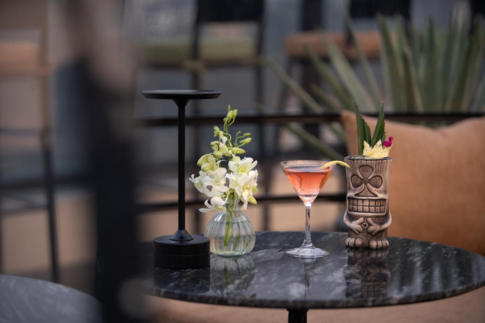 Le Premier Hotel & Rooftop Bar Hanoi Exterior photo